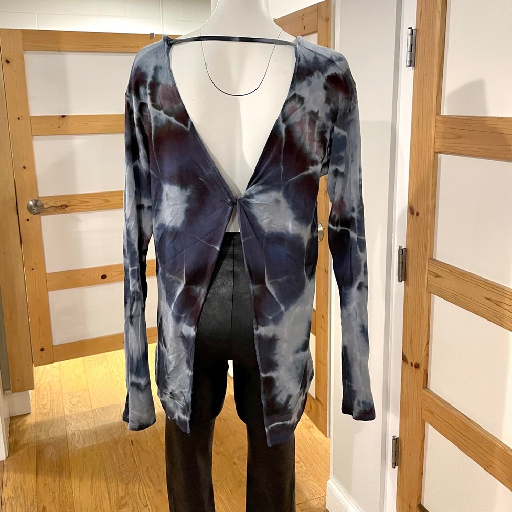 Brightly Twisted open back sweatshirt - Picture 2 of 6